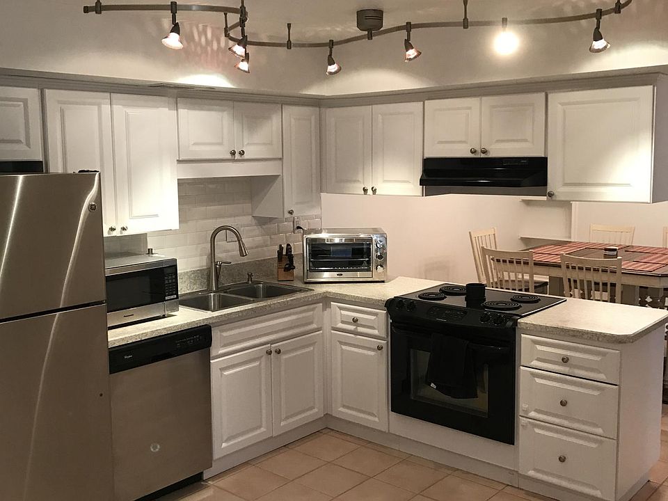 1st image of 860 Robinhood Dr