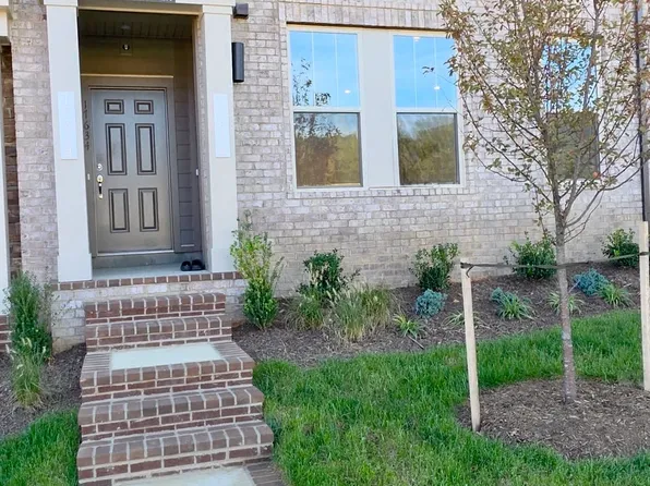 17636 Hawkins Ln, Dumfries, VA 22026