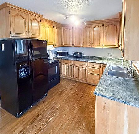 3rd image of 16 Whitechurch St