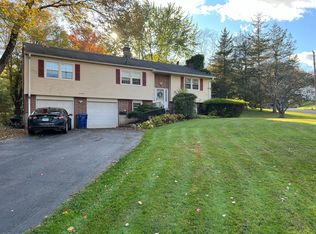 41 Overlook Dr, Windsor, CT 06095
