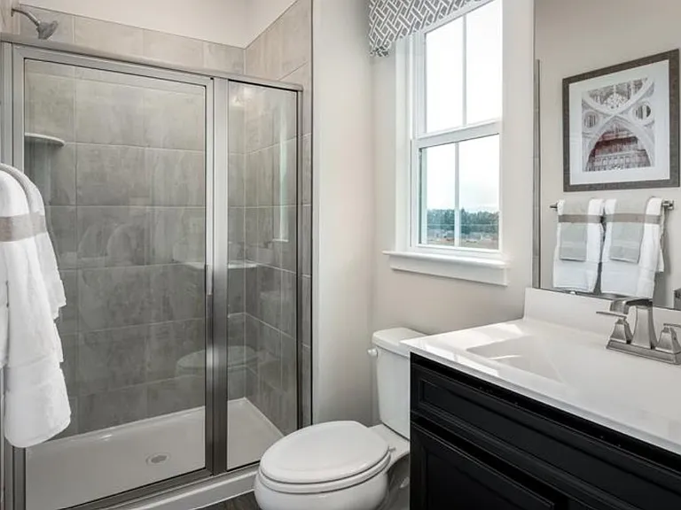 4 Friendship Ct — Photo 2