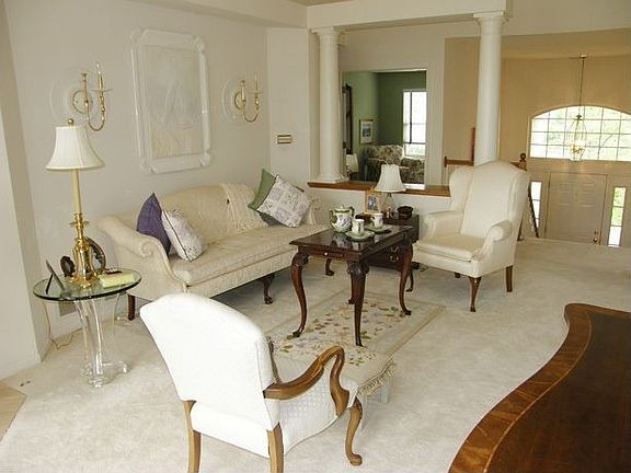 3rd image of 3046 Lexington Ln #3L42