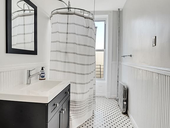 5th image of 371 Hancock St #2