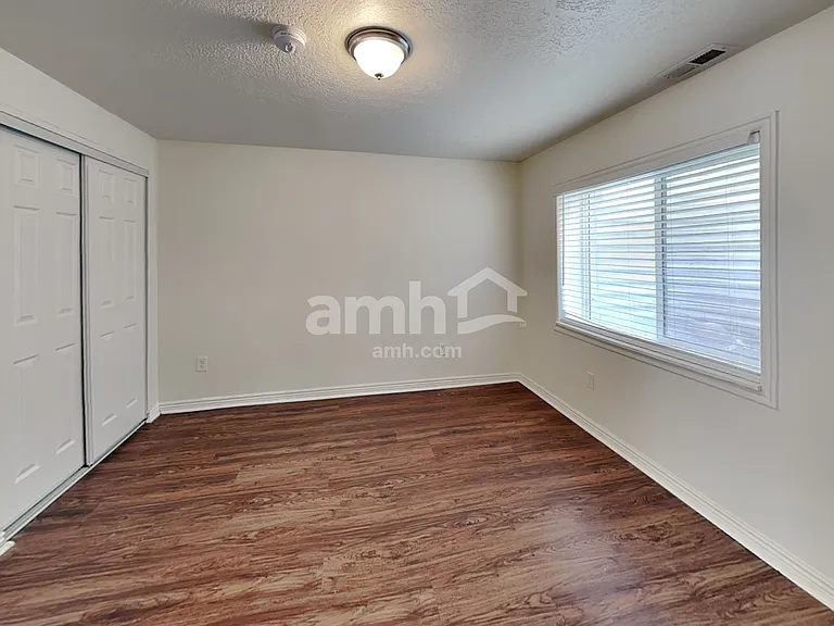 4384 N Maple Dr — Photo 12