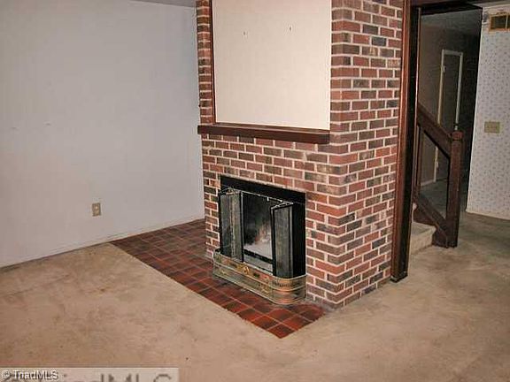5th image of 203 E Montcastle Dr Unit A