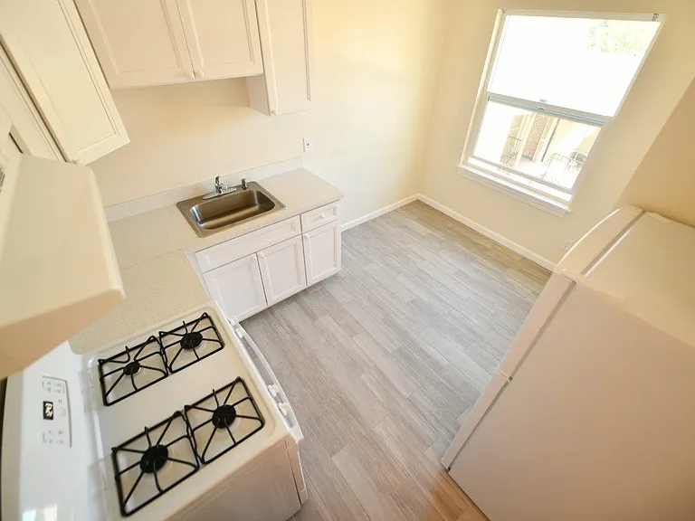 200 Wayne Ave #19 — Photo 14