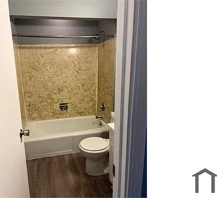 6076 Regent Mnr — Photo 15