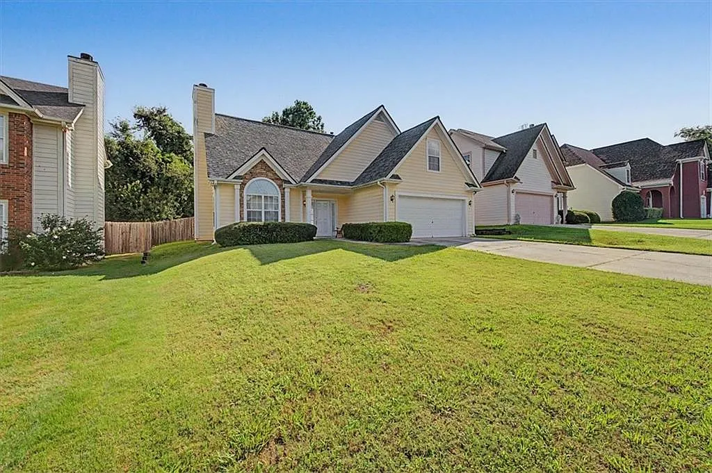 4 bed, 2.5 bath, 1913 sqft, $2,599 — Photo 2