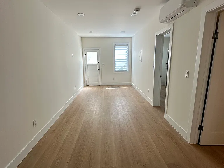 31-35 Salmon St — Photo 3