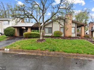 118 Sugarland Run Dr, Sterling, VA 20164