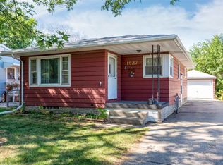 1627 E Ridgeway Ave, Waterloo, IA 50702