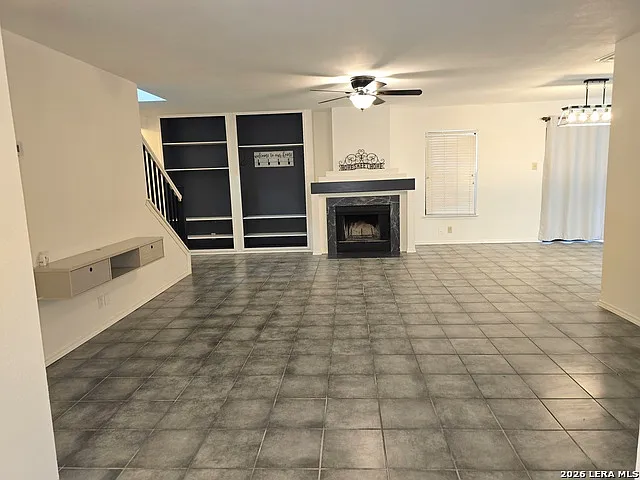 3 bed, 2.5 bath, 2290 sqft, $2,100 — Photo 4