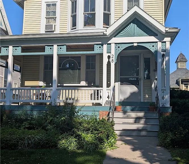 28 Vick Park #B — Photo 1