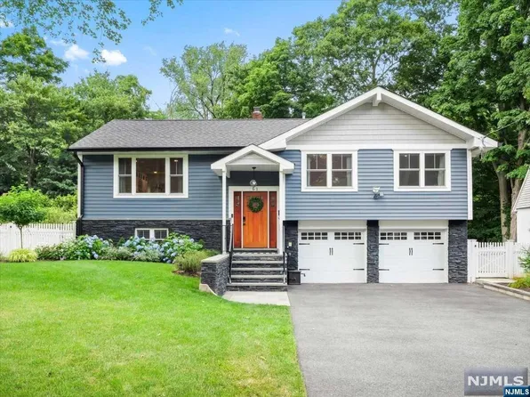 61 Sherwood Dr, Ramsey, NJ 07446