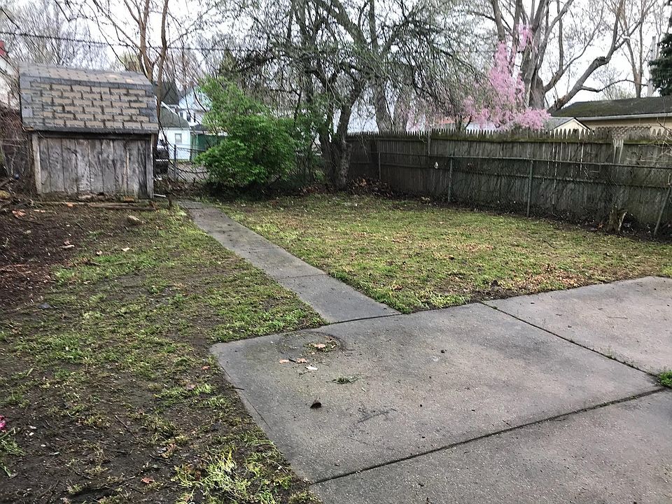 1st image of 3859 W 41st St