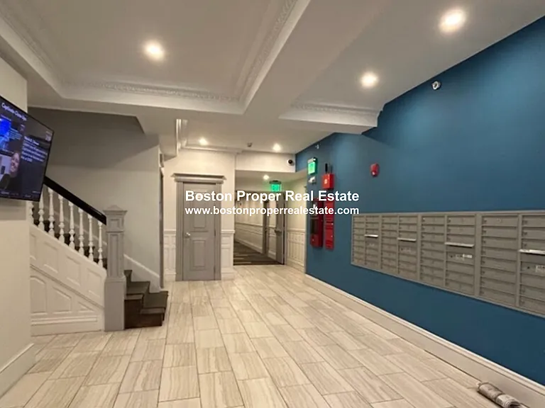 51 Queensberry St #2 — Photo 8