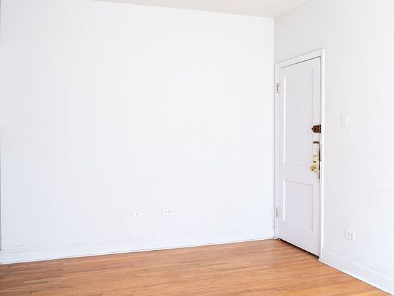 5th image of 3334-3344 W Ainslie St #3344-I2