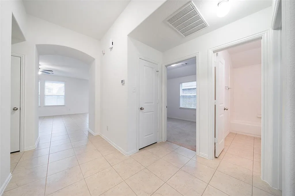 3 bed, 2.0 bath, 1655 sqft, $2,000 — Photo 3