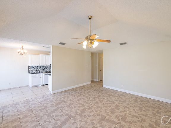 5th image of 3933 Notre Dame Cir