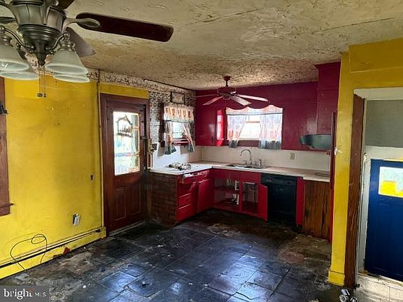 3rd image of 24 Moul Ave