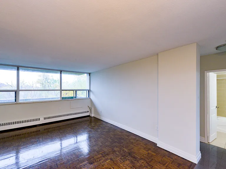 4190 Bathurst St — Photo 8