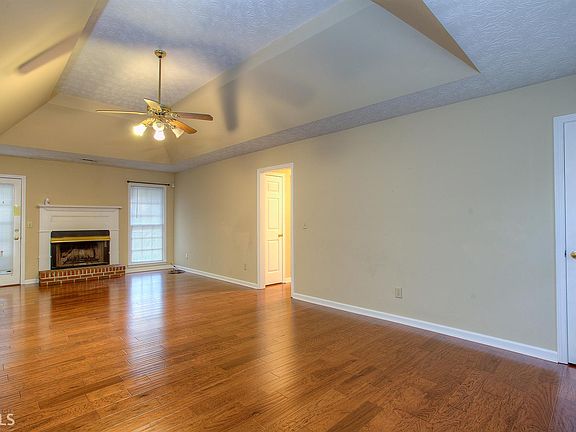 4th image of 380 Christian Woods Dr SE