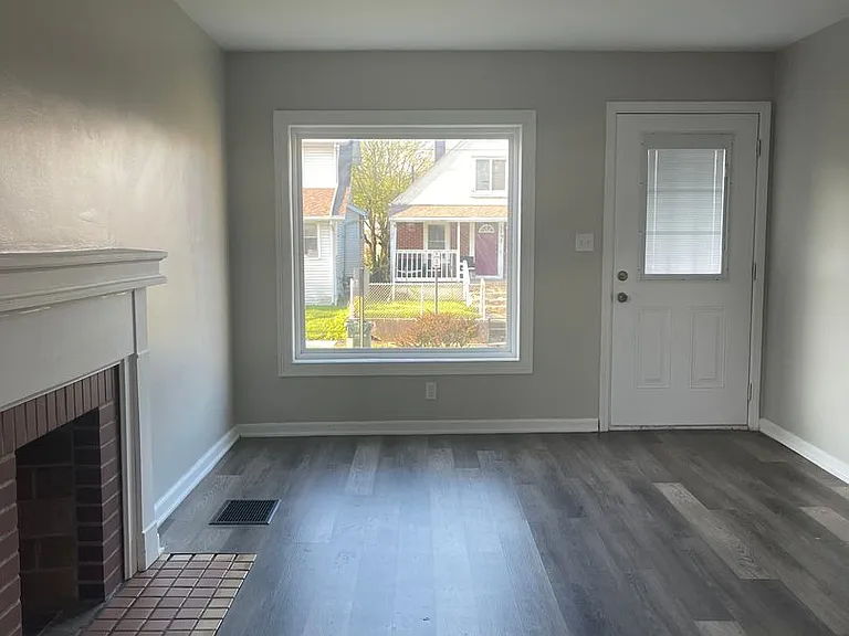 1194 E 15th Ave — Photo 2