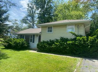 22W080 Valleyview Dr, Glen Ellyn, IL 60137