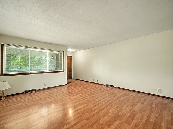 3rd image of 2625 Robin Rd