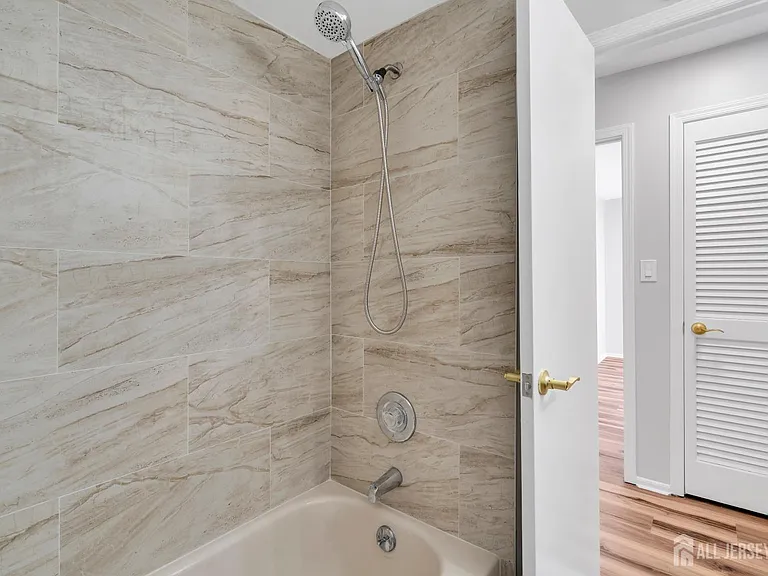 812 Green Hollow Dr — Photo 17