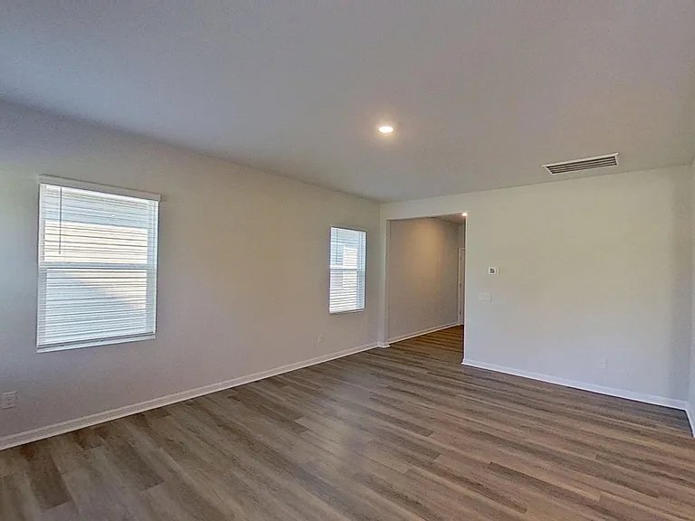 1095 Hanson Dr — Photo 4