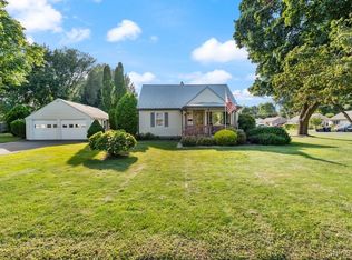 44 Homeland Rd, North Syracuse, NY 13212
