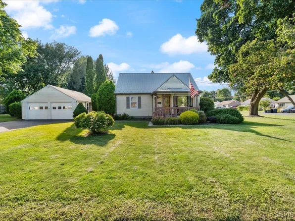 44 Homeland Rd, North Syracuse, NY 13212