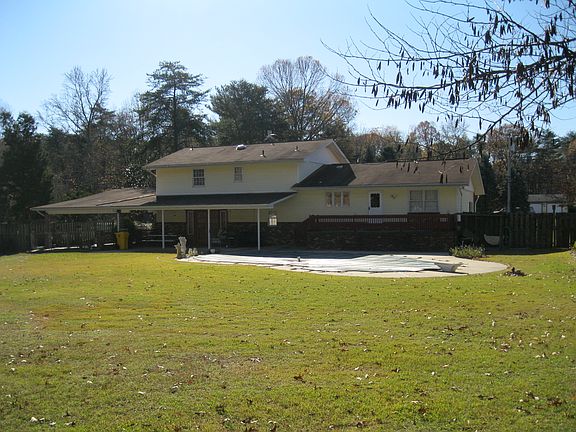 Rear of house w/pool