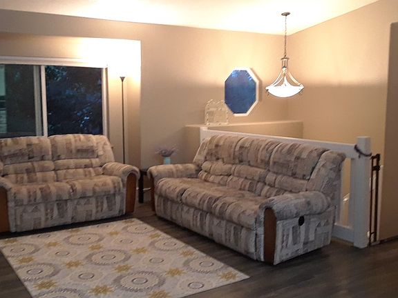 3rd image of 345 Meadowlark Dr