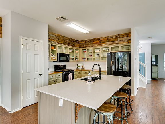 5th image of 903 Peyton Pl