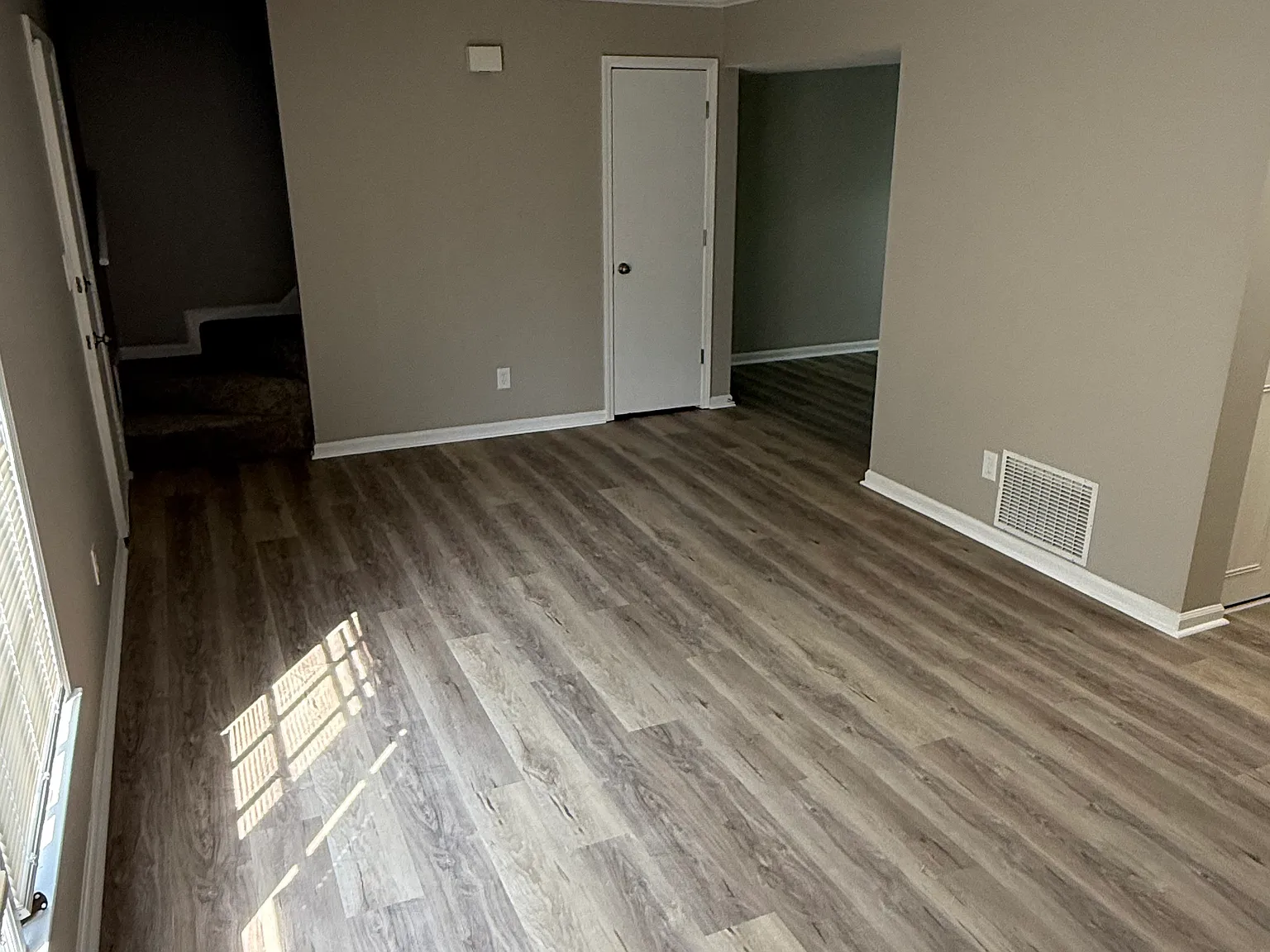 265 Hedgewood Ct — Photo 2