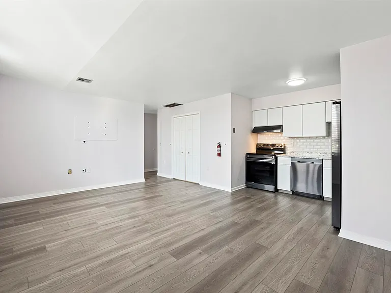 310 Passaic Ave #302 — Photo 6