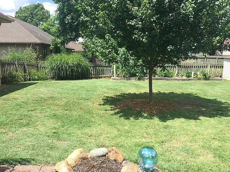 904 Fort Ct — Photo 8