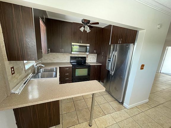 2nd image of 2462 Johnson St #302
