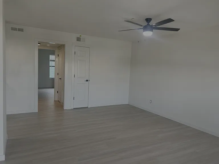 1500 W Nettleship St #10 — Photo 7