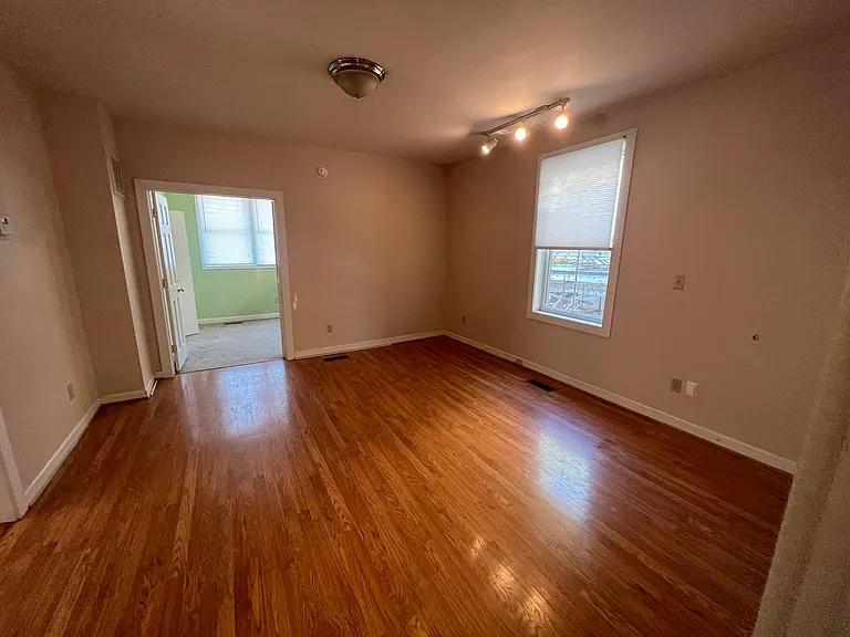 1122 Market St E — Photo 14