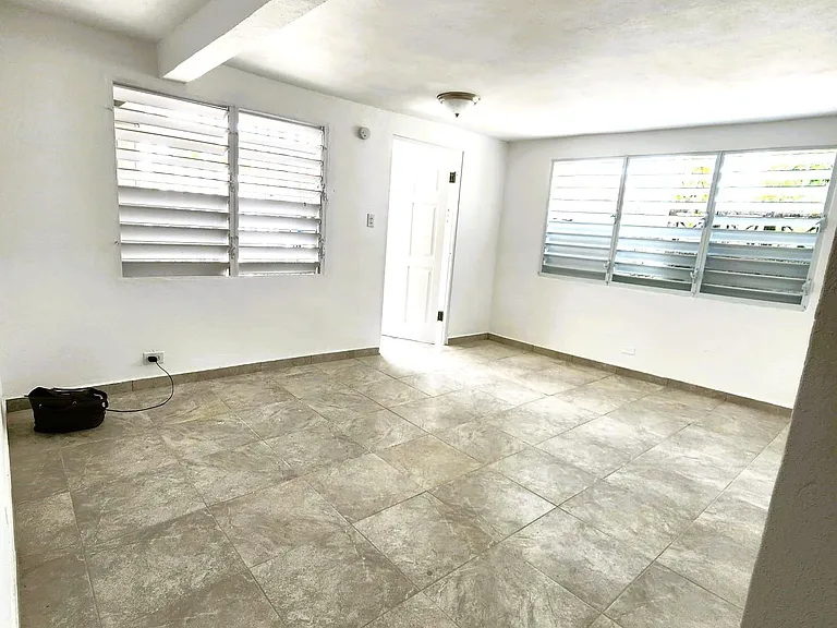 F38 Royal Gardens Calle Alicia — Photo 4