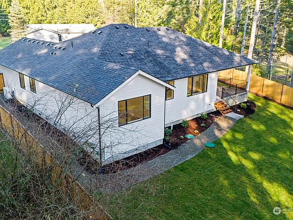 4th image of 14422 Holiday Drive NW