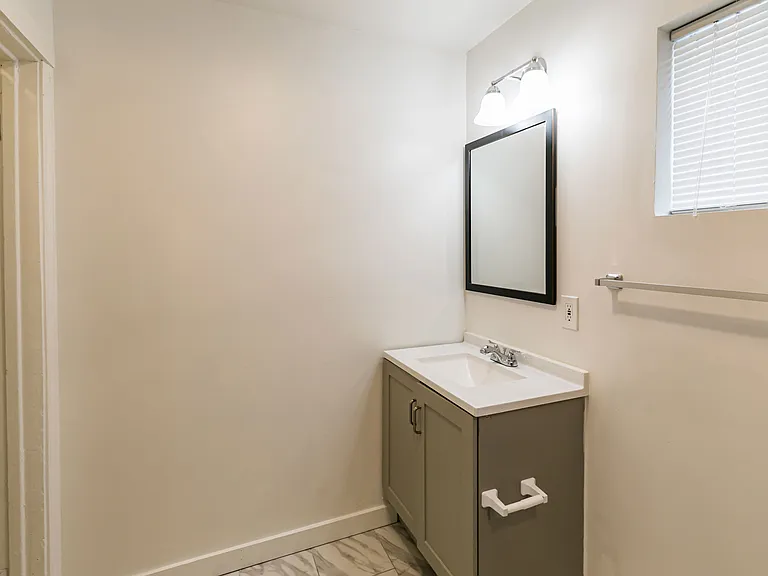 1207 Madison St #1 — Photo 16