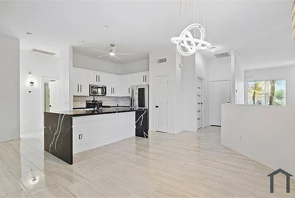 4 bed, 2345 sqft, $3,000 — Photo 4