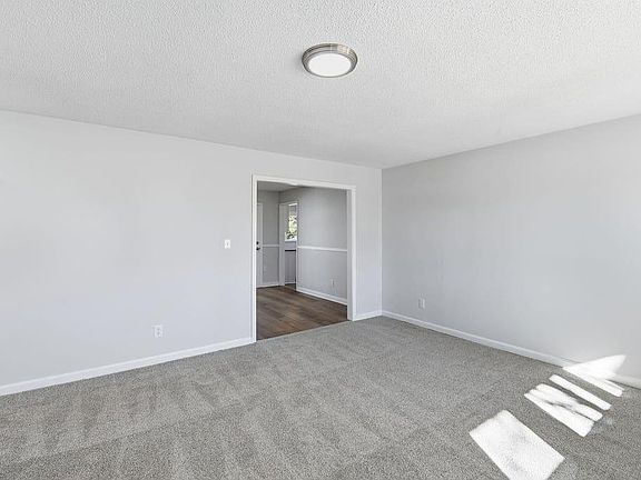 4th image of 18 Fort Worth St