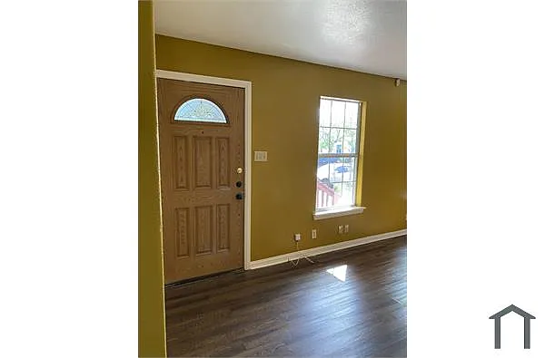 Building Photo - 2142 Karen Dr