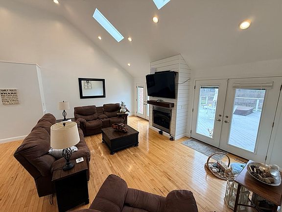 3rd image of 123 Heron Ln