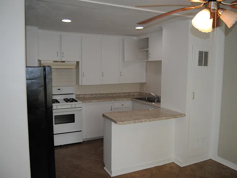 815 Shirley St #201 — Photo 5